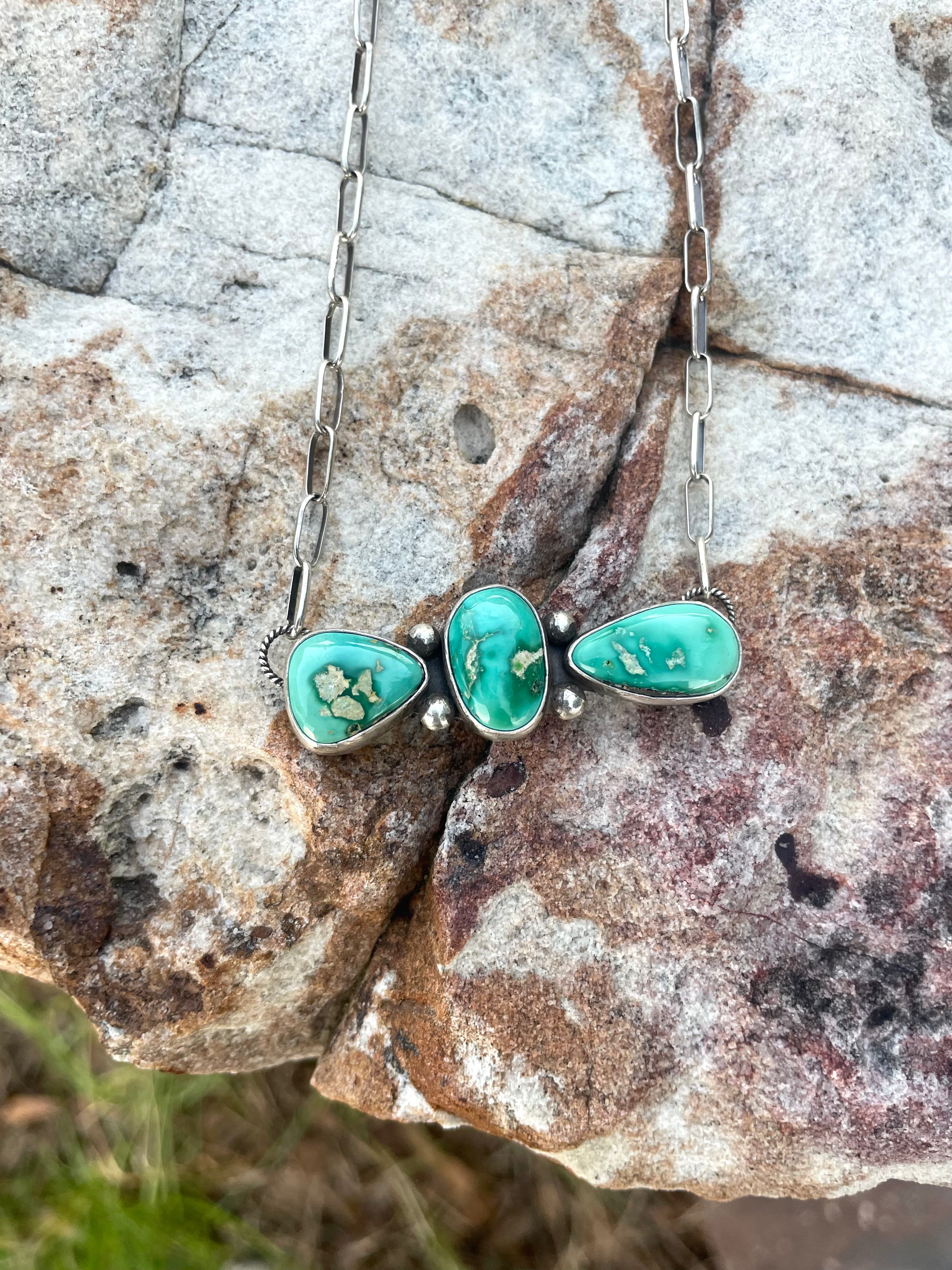 Sierra Bella bar necklace